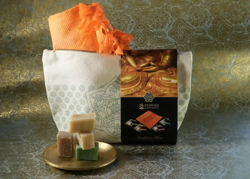 Coffrets et boîtes - TROUSSE BIEN-ÊTRE AYURVÉDA - SOIN INDIAN MIX - KARAWAN AUTHENTIC