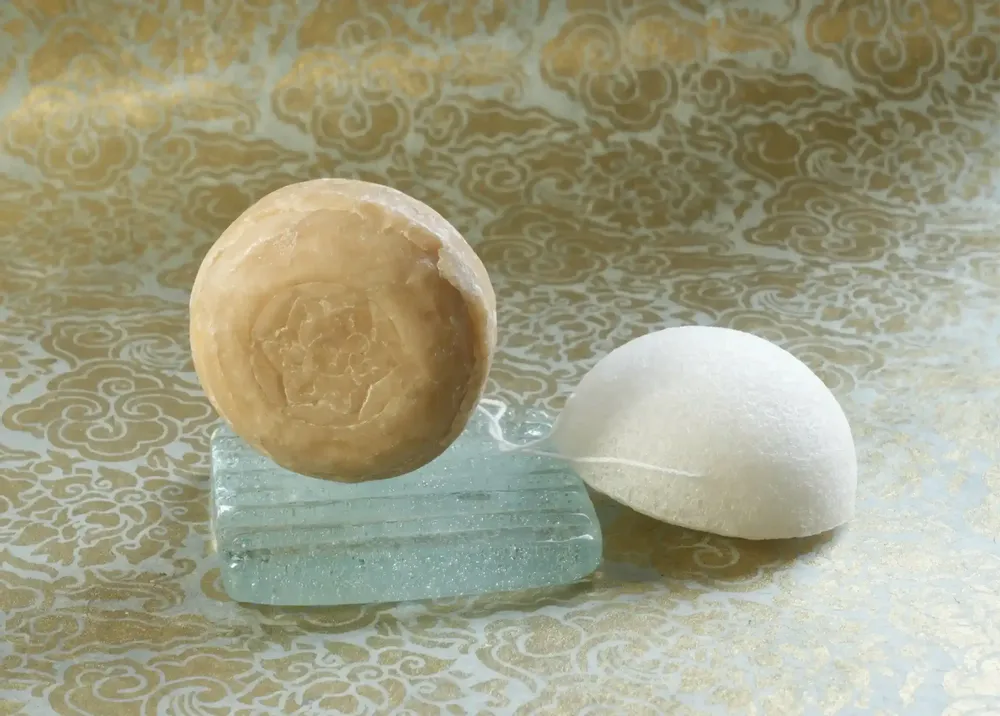 Coffrets et boîtes - TROUSSE CADEAU BIEN-ÊTRE KONJAC ET AYURVÉDA - SOIN RÉGÉNÉRANT - KARAWAN AUTHENTIC