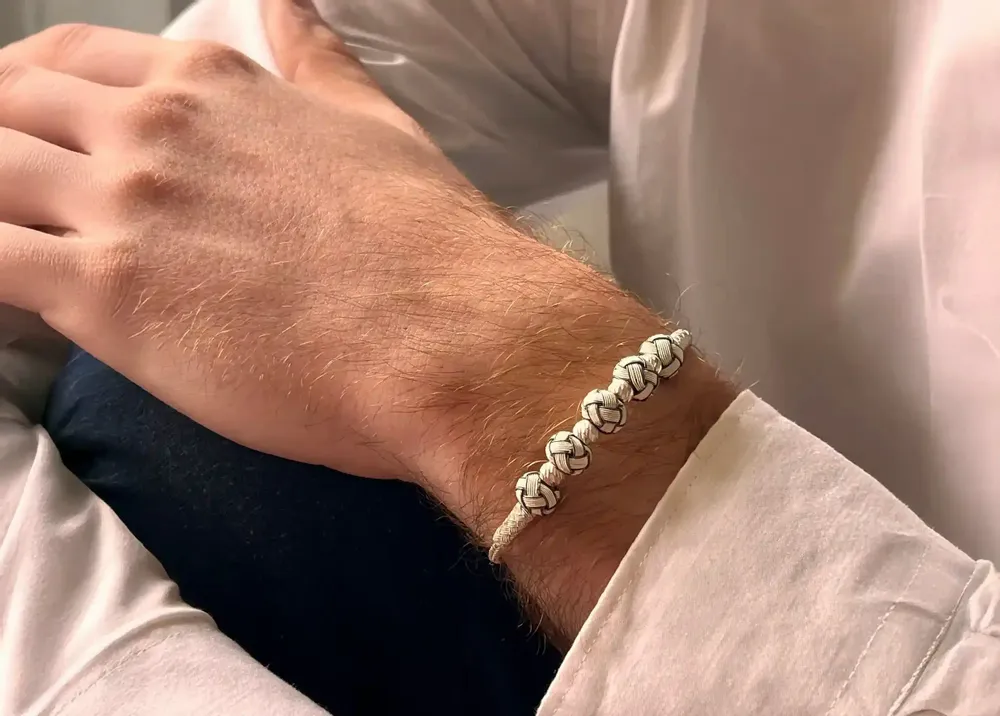 Bracelets - BRACELET 5 NOEUDS BLANCS - ARGENT ET ARGENT OXYDÉ - FAIT MAIN - HOMME & FEMME - KARAWAN AUTHENTIC