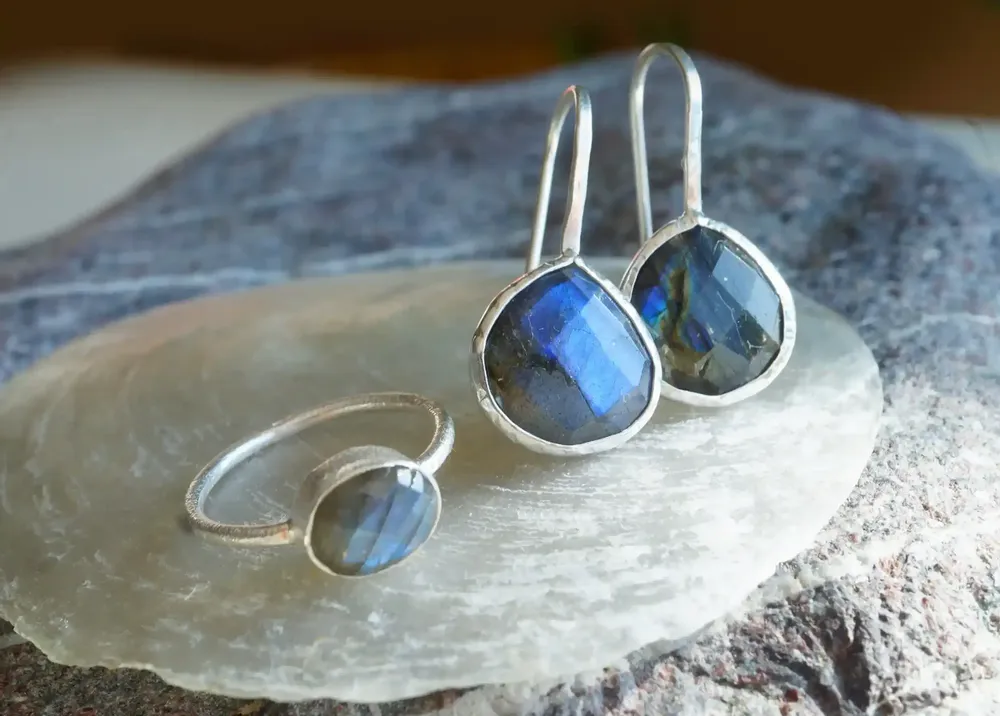 Bijoux - BOUCLES D'OREILLES ARGENT "DROP" LABRADORITE - KARAWAN AUTHENTIC