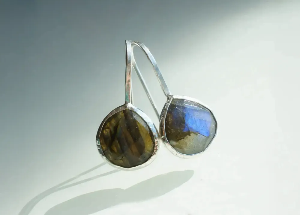 Bijoux - BOUCLES D'OREILLES ARGENT "DROP" LABRADORITE - KARAWAN AUTHENTIC