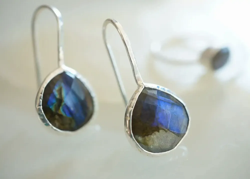 Bijoux - BOUCLES D'OREILLES ARGENT "DROP" LABRADORITE - KARAWAN AUTHENTIC