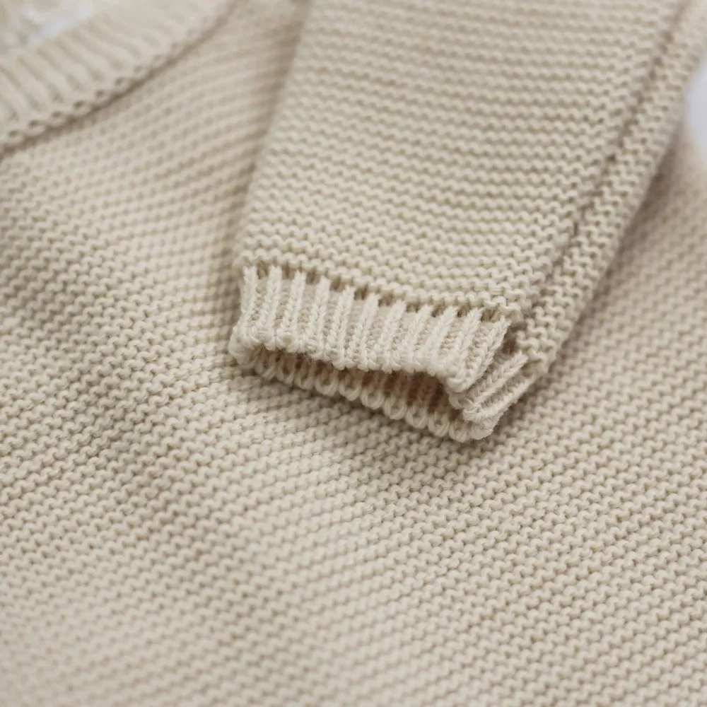 Mode enfantine - Lot naissance brassière, bonnet, chaussons - TROIS KILOS SEPT