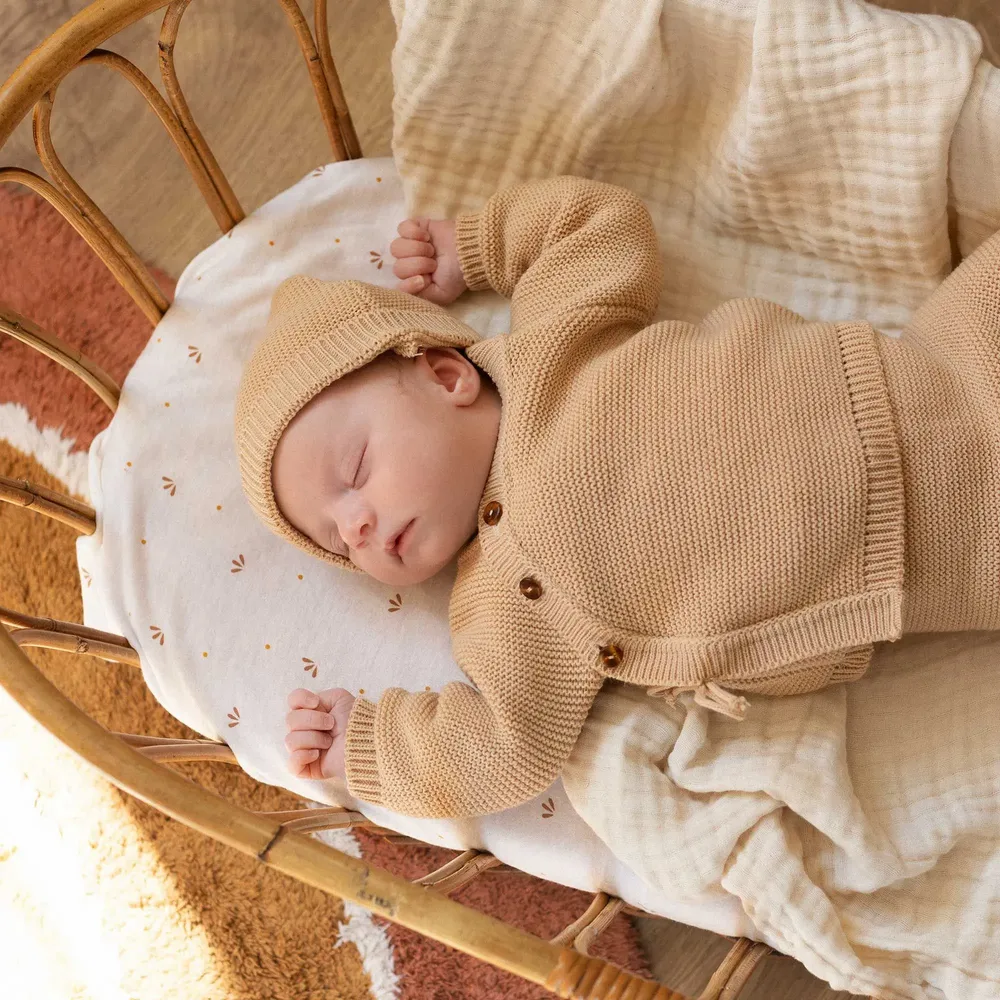 Mode enfantine - Lot naissance brassière, bonnet, chaussons - TROIS KILOS SEPT