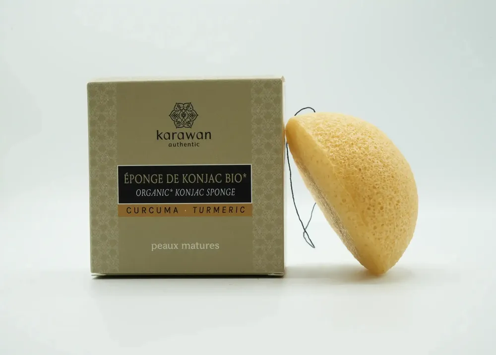 Cosmétiques - EPONGE DE KONJAC BIOLOGIQUE ENRICHIE AU CURCUMA - EN BOÎTE - KARAWAN AUTHENTIC