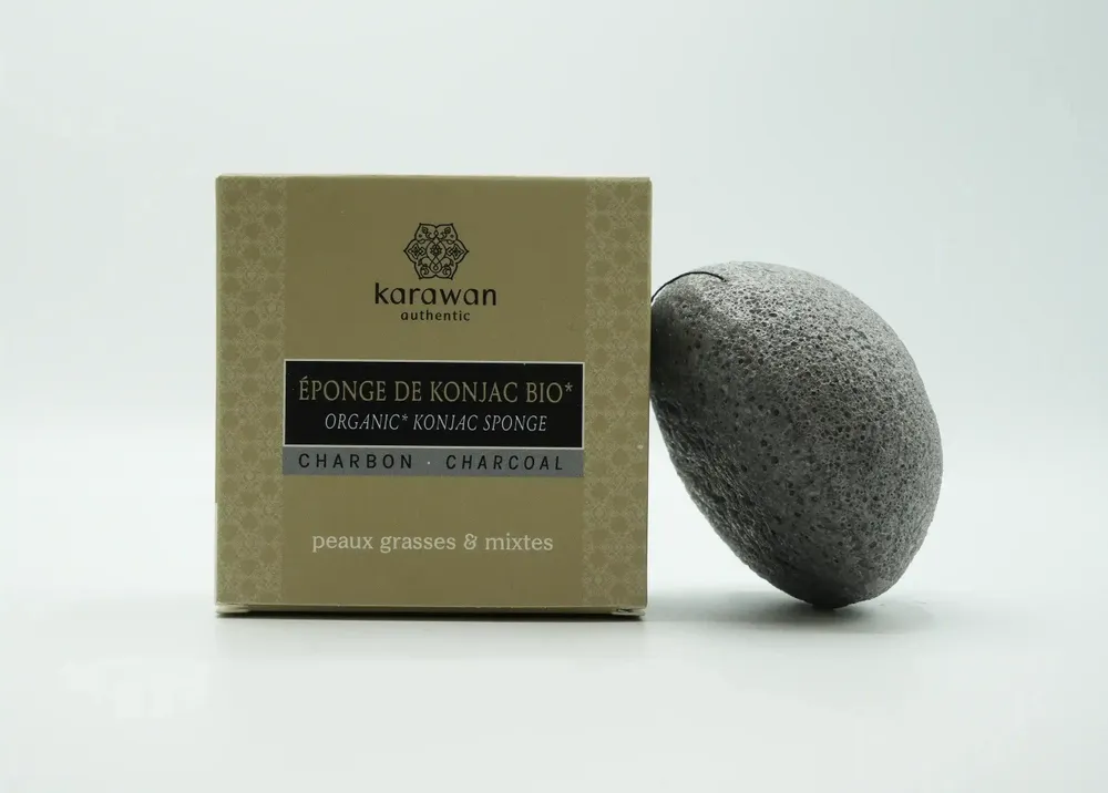 Cosmétiques - EPONGE DE KONJAC BIOLOGIQUE - AU CHARBON DE BAMBOU - EN BOÎTE - KARAWAN AUTHENTIC