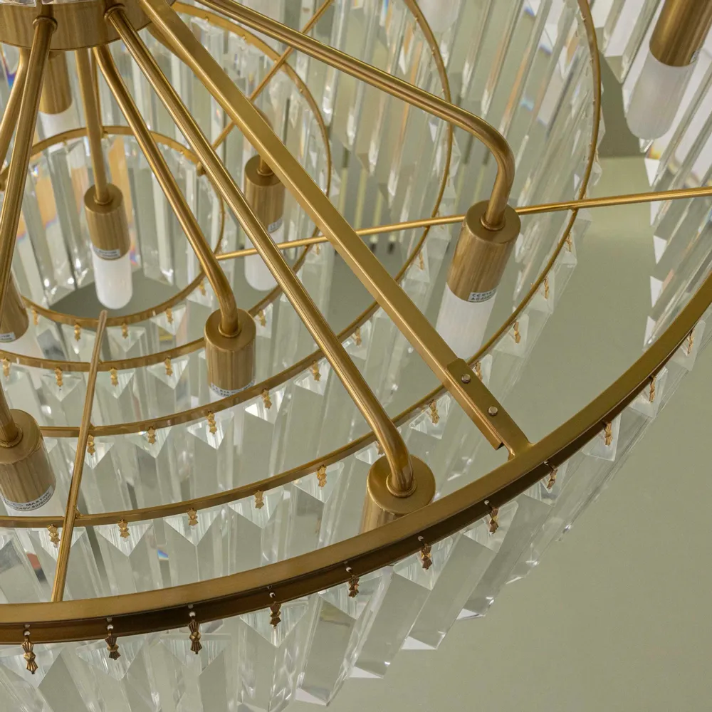 Hanging lights - Dazzling golden chandelier - SIGNATURE MOBILIER ET DÉCORATION