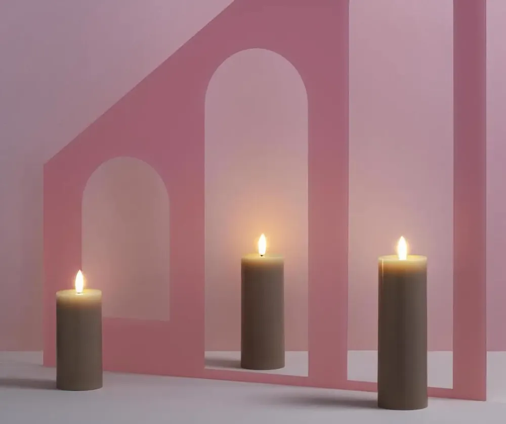 Éclairage LED - Basic Colours Melted Pillar Candles Silk - MOODS & MORE