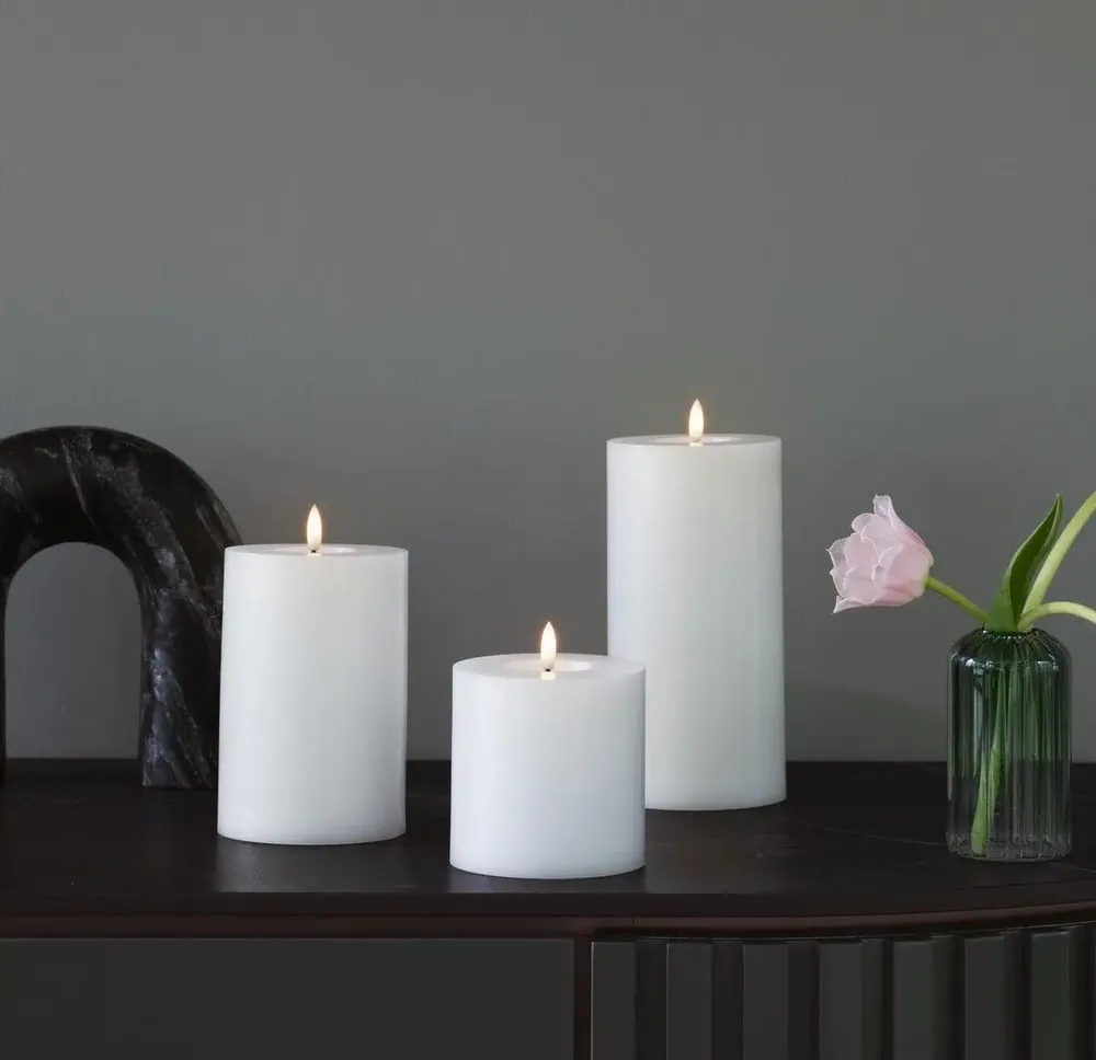 Éclairage LED - Basic Colours Melted Pillar Candles Silk - MOODS & MORE