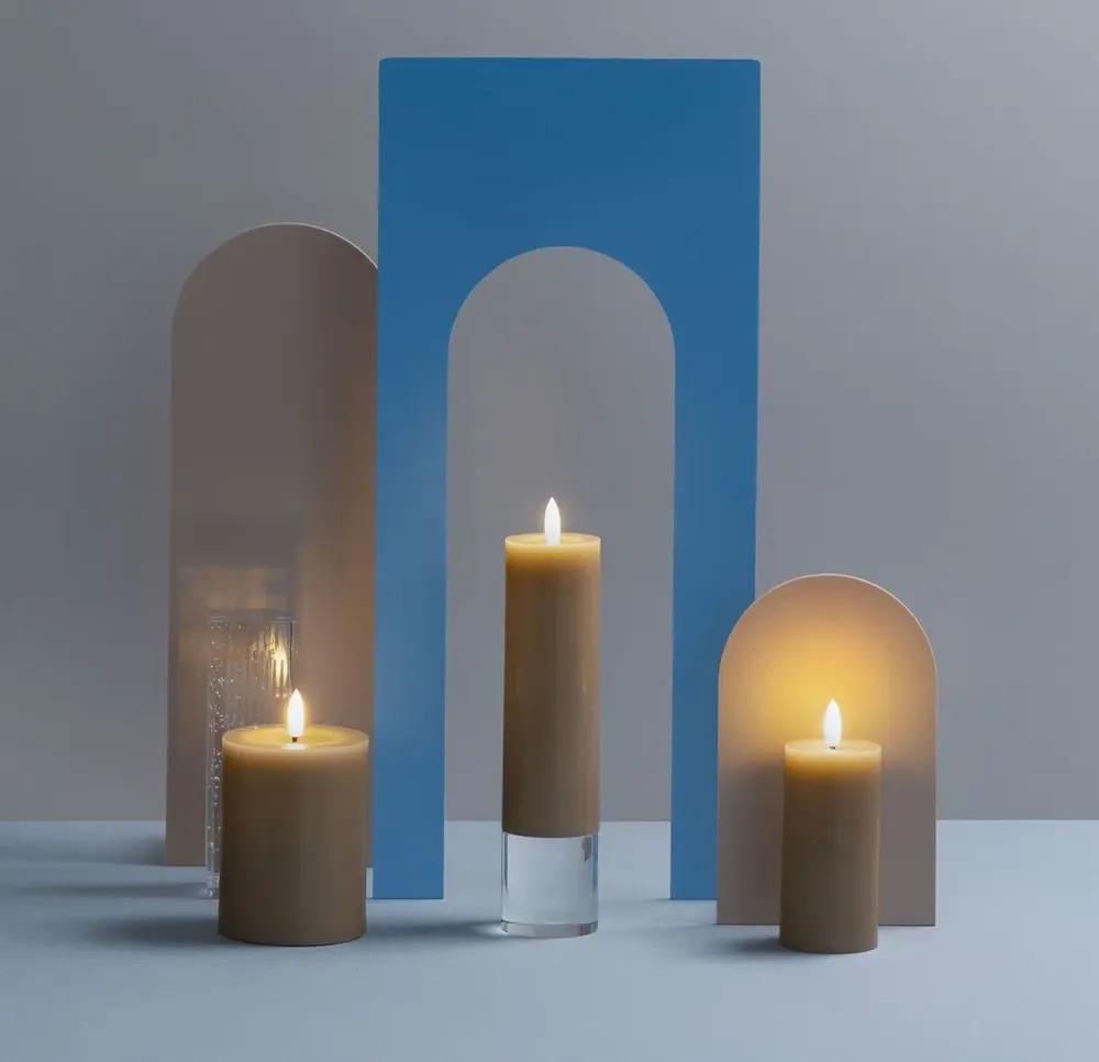 Éclairage LED - Basic Colours Melted Pillar Candles Silk - MOODS & MORE