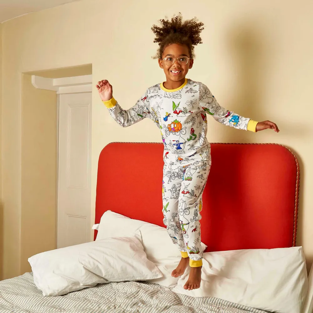 Loisirs créatifs pour enfant - Pyjama à colorier contes de fées et légendes - EATSLEEPDOODLE