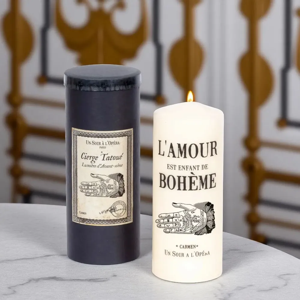 Objets de décoration - CIERGE TATOUÉ - BOUGIE PILIER CARMEN - UN SOIR A L'OPERA