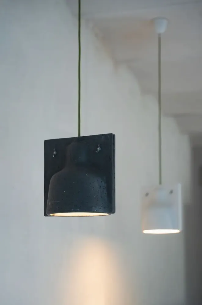 Hanging lights - Splitt — Adjustable suspension and portable lamp - ATELIER HENRI DEJEANT
