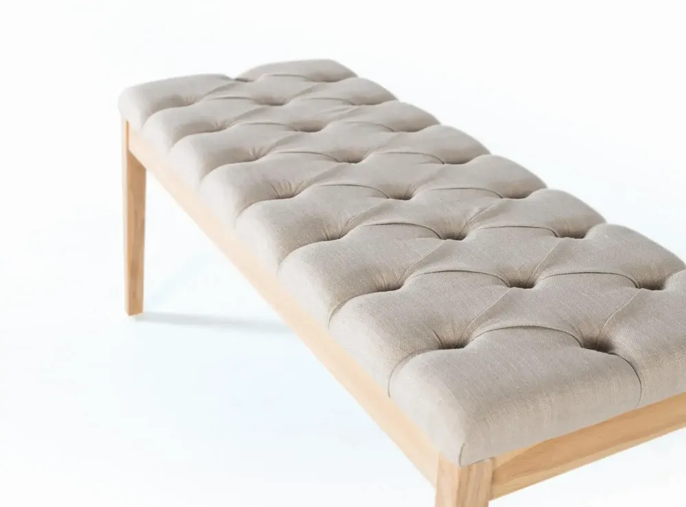 Wardrobe - Natural pine and beige fabric bench - GINER Y COLOMER
