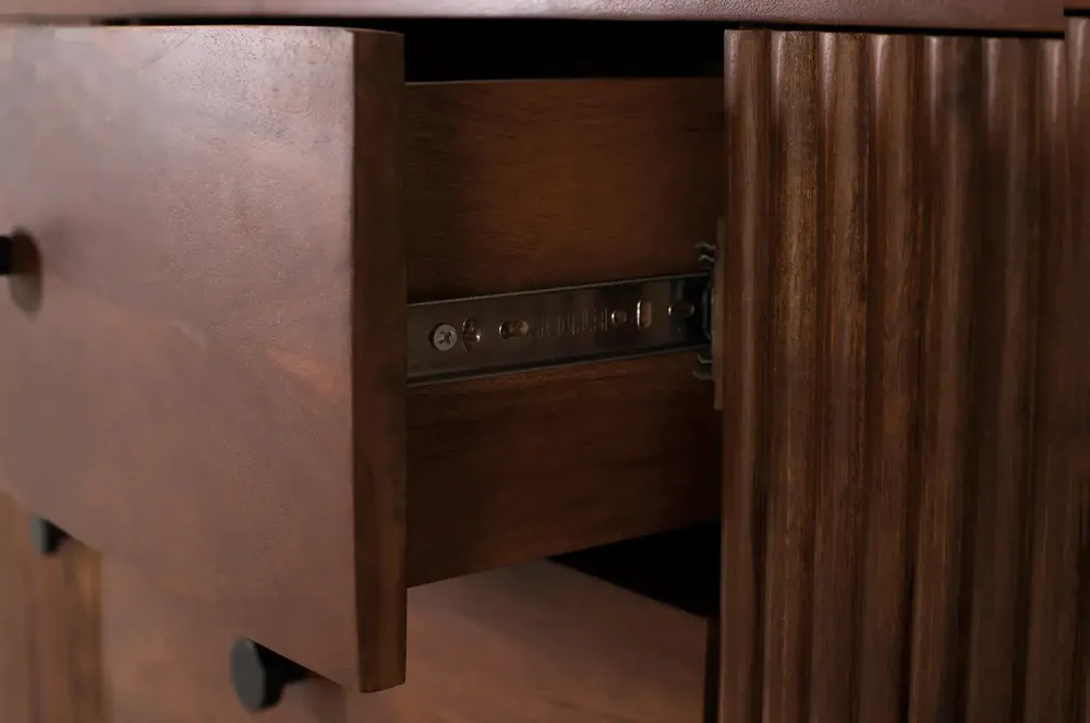 Buffets - Buffet avec 2 portes et 3 tiroirs en bois d'acacia et pieds en métal - GINER Y COLOMER