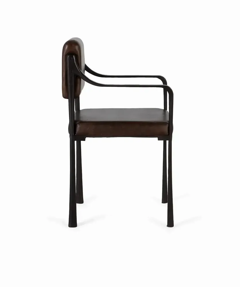 Chaises - Chaise recouverte de cuir naturel marron et pieds en métal - GINER Y COLOMER