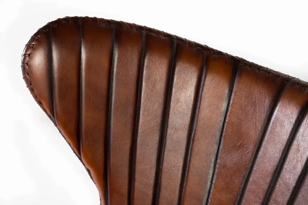 Fauteuils - Fauteuil recouvert de cuir naturel marron avec pieds en métal - GINER Y COLOMER