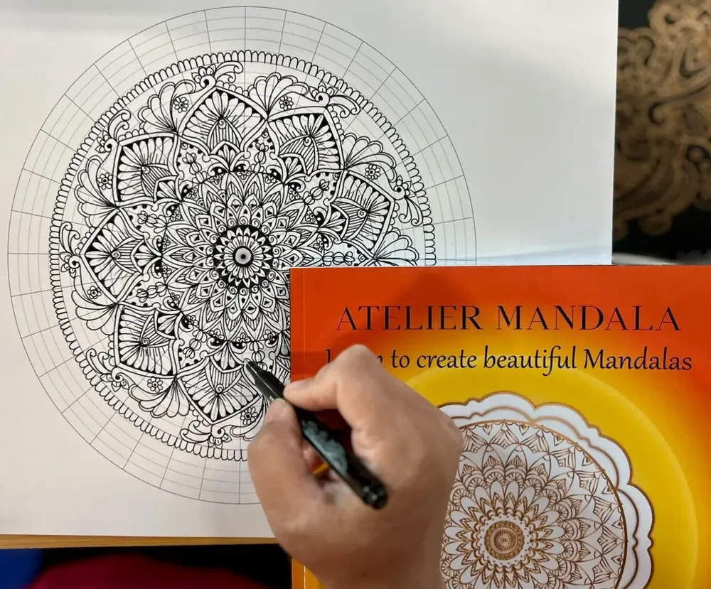 Gifts - "Atelier Mandala for Everyone" ® book – learn to draw your own mandala - ATELIER MANDALA