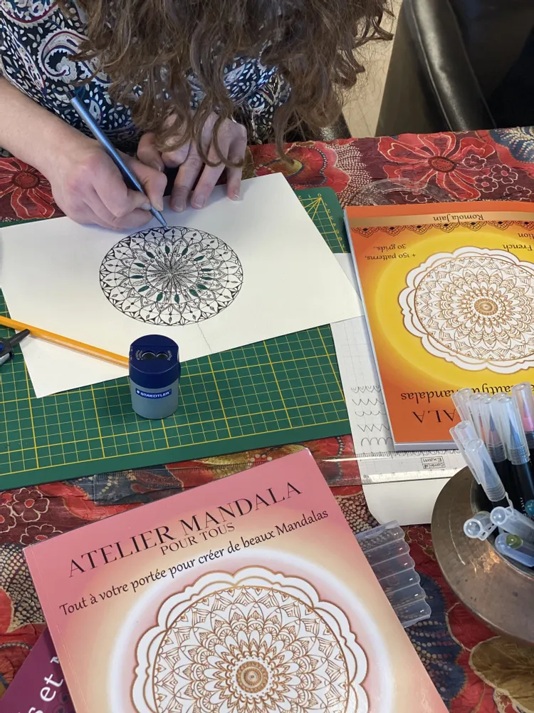 Gifts - "Atelier Mandala for Everyone" ® book – learn to draw your own mandala - ATELIER MANDALA