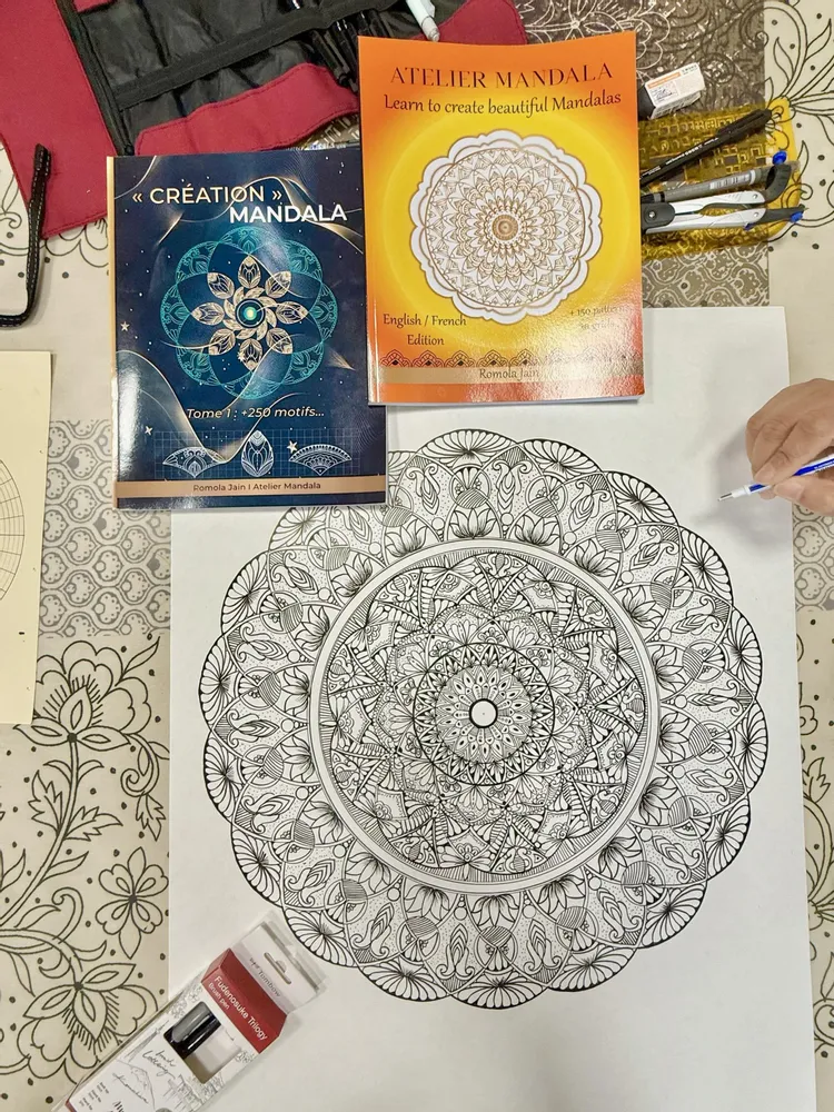 Gifts - "Atelier Mandala for Everyone" ® book – learn to draw your own mandala - ATELIER MANDALA