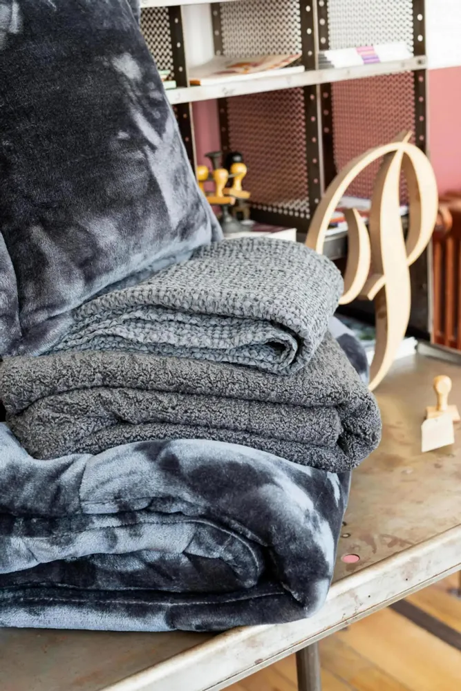 Throw blankets - Tender Throw Blanket Cendre 150 X 200 - MAISON VIVARAISE - SDE VIVARAISE WINKLER