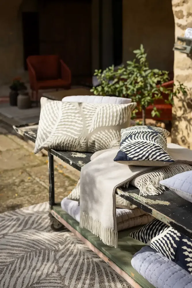 Coussins - Coussin brodé Flora Marine 40 x 65 - MAISON VIVARAISE - SDE VIVARAISE WINKLER