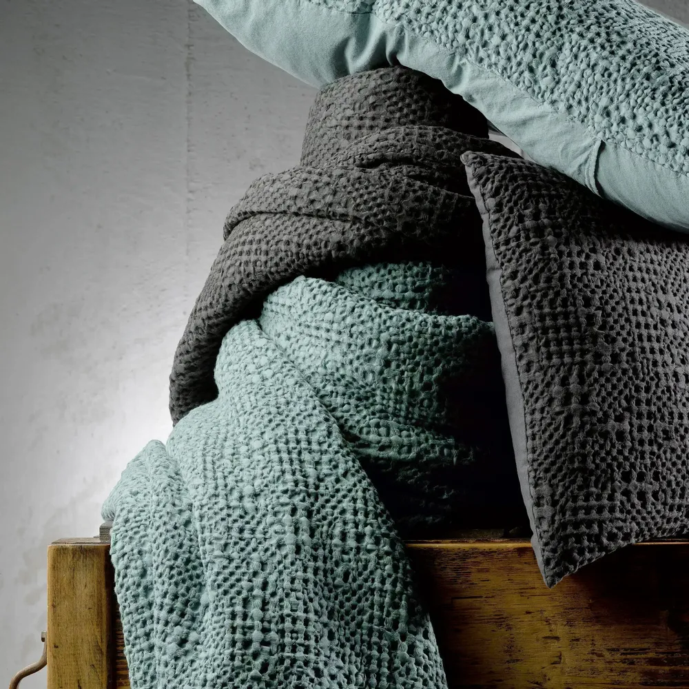 Linge de lit - Jeté Tana Vert de gris 260 x 260 - MAISON VIVARAISE - SDE VIVARAISE WINKLER