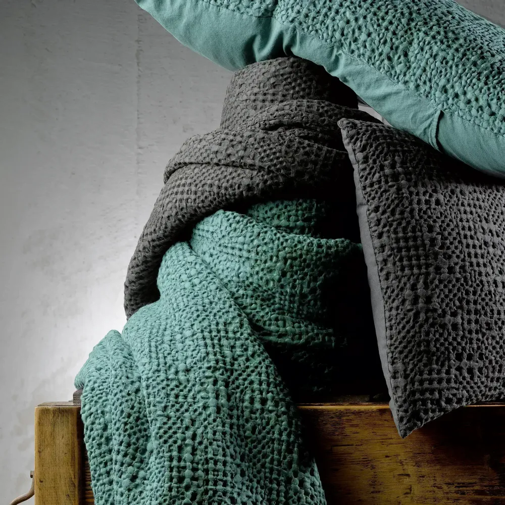 Linge de lit - Jeté Tana Prusse 240 X 260 - MAISON VIVARAISE - SDE VIVARAISE WINKLER