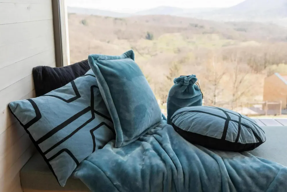 Throw blankets - Tender Throw Blanket Quartz 150 X 200 - MAISON VIVARAISE - SDE VIVARAISE WINKLER