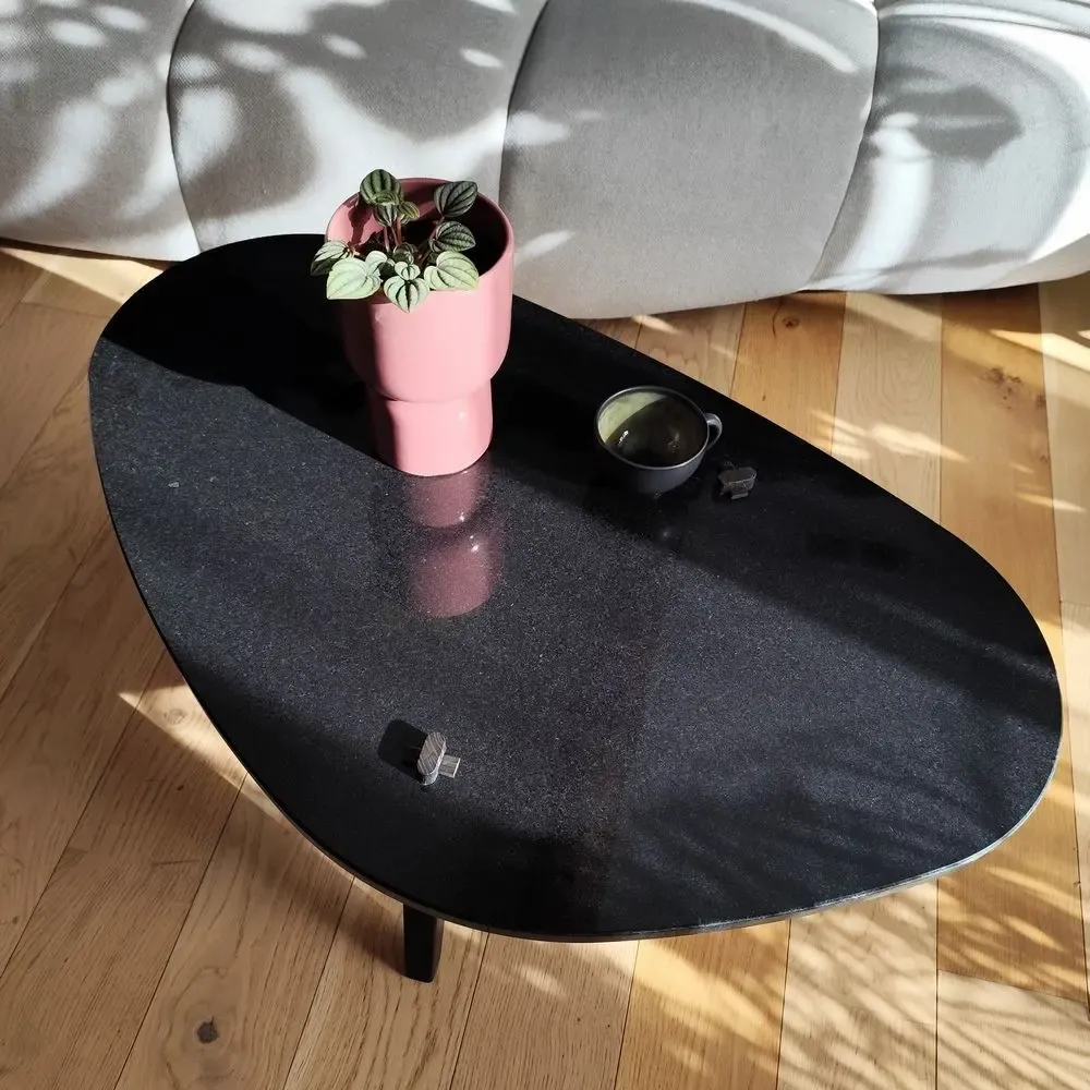 Coffee tables - Coffee table with black stone top - A 3 pattes - Pebble shape - C'EST BIEN FAIT