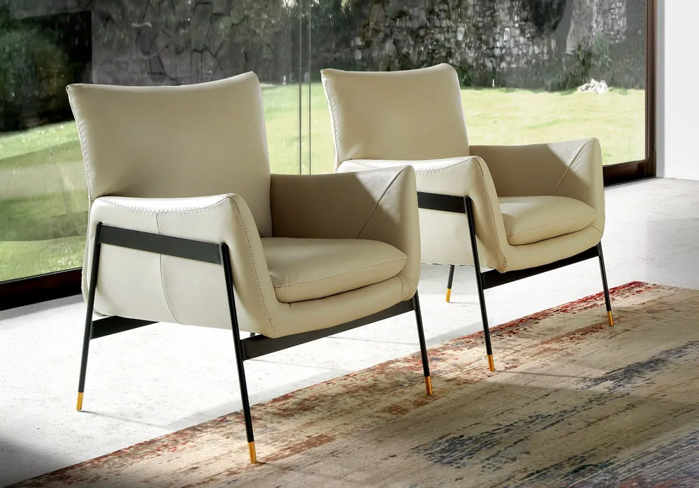 Armchairs - Upholstered armchair upholstered in grey cowhide leather - ANGEL CERDÁ