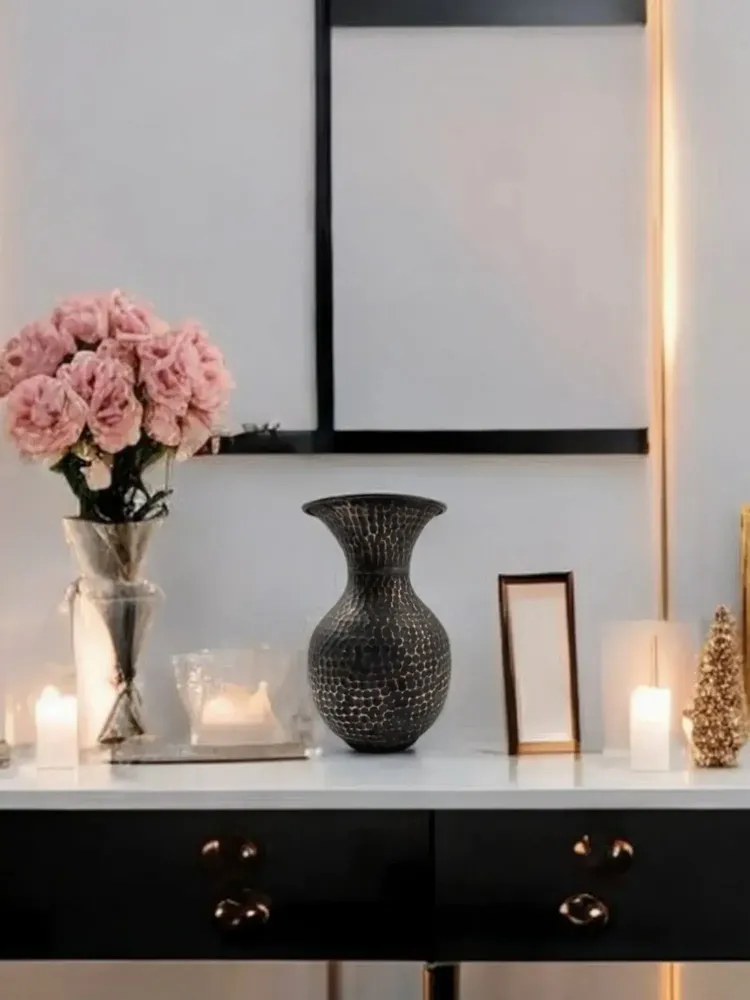 Vases - Damask Vase – Red Copper - Black/Gold Finish - hammered - Unique 20cm - MAISON ZOE