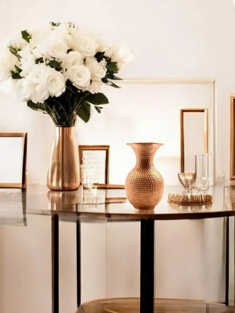 Vases - Vase damassé — Cuivre rouge, finition noir/or — martelé — Pièce unique - MAISON ZOE