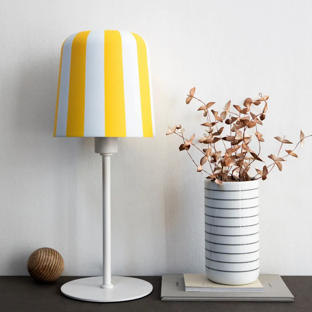 Lampes de bureau  - Lampe de table grise - Rayures jaunes - DYBERG LARSEN