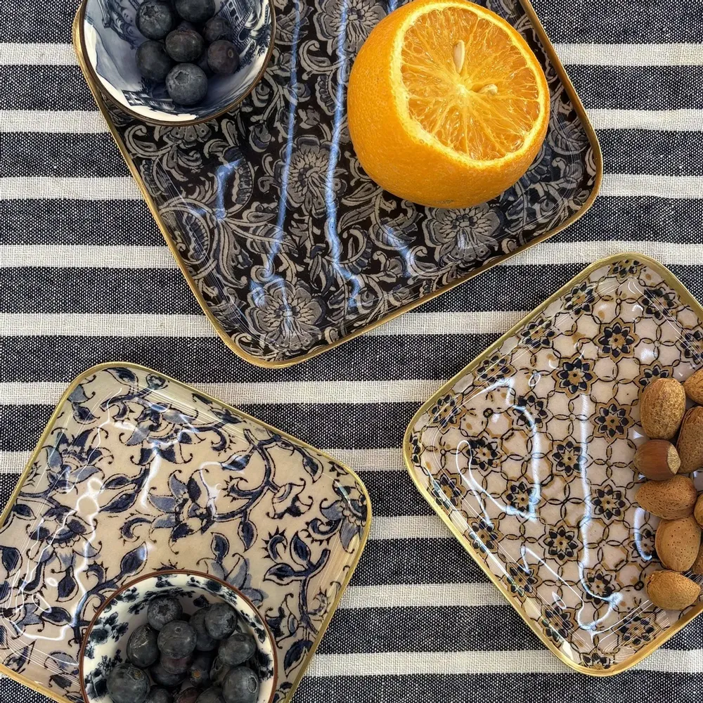 Trays - Plateaux métal émaillé - MAISON LILO