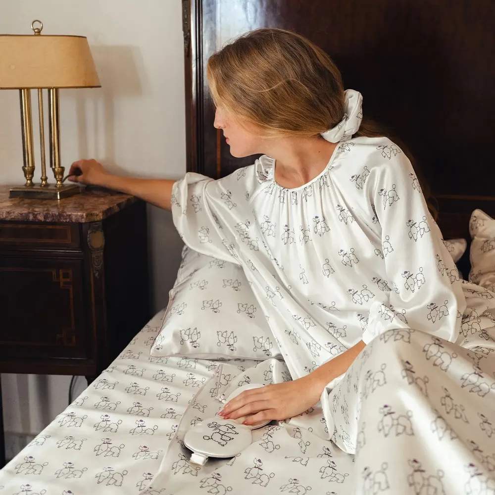 Homewear - Robe à manches bouffantes en soie à imprimé caniches diamantés Puppy E - NOT JUST PAJAMA