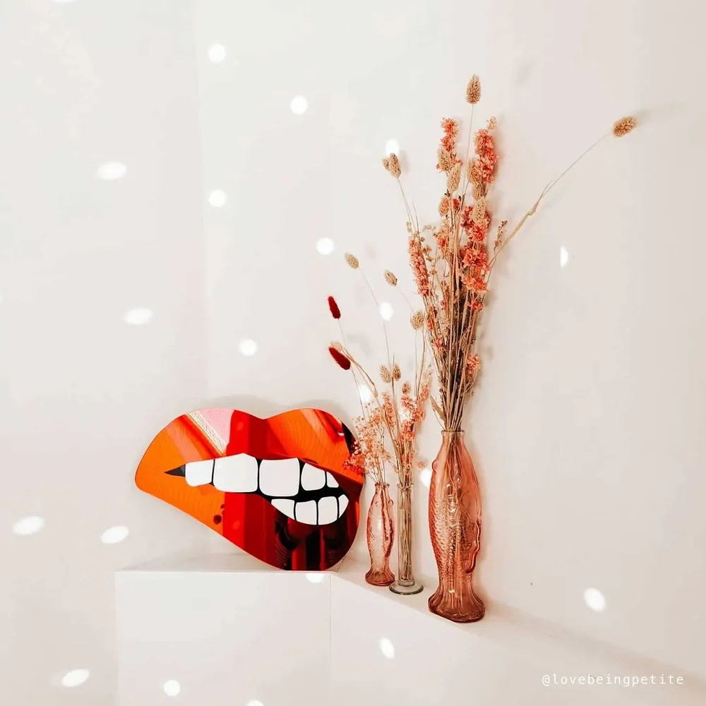 Autres décorations murales - Bite Me – Miroir audacieux en forme de lèvres brillantes - LA MISÉTO