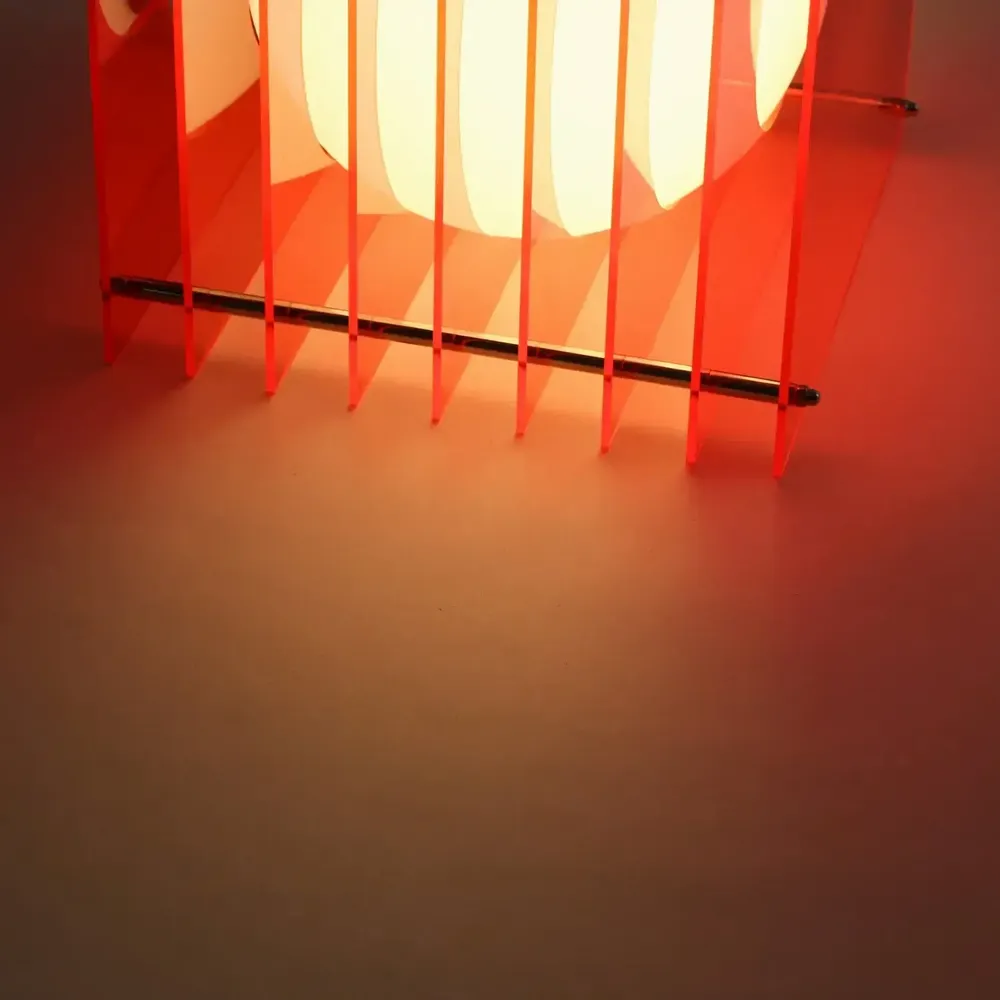 Lampes de bureau  - Lampe LOP grande carrée en acrylique rose électrique - BANG