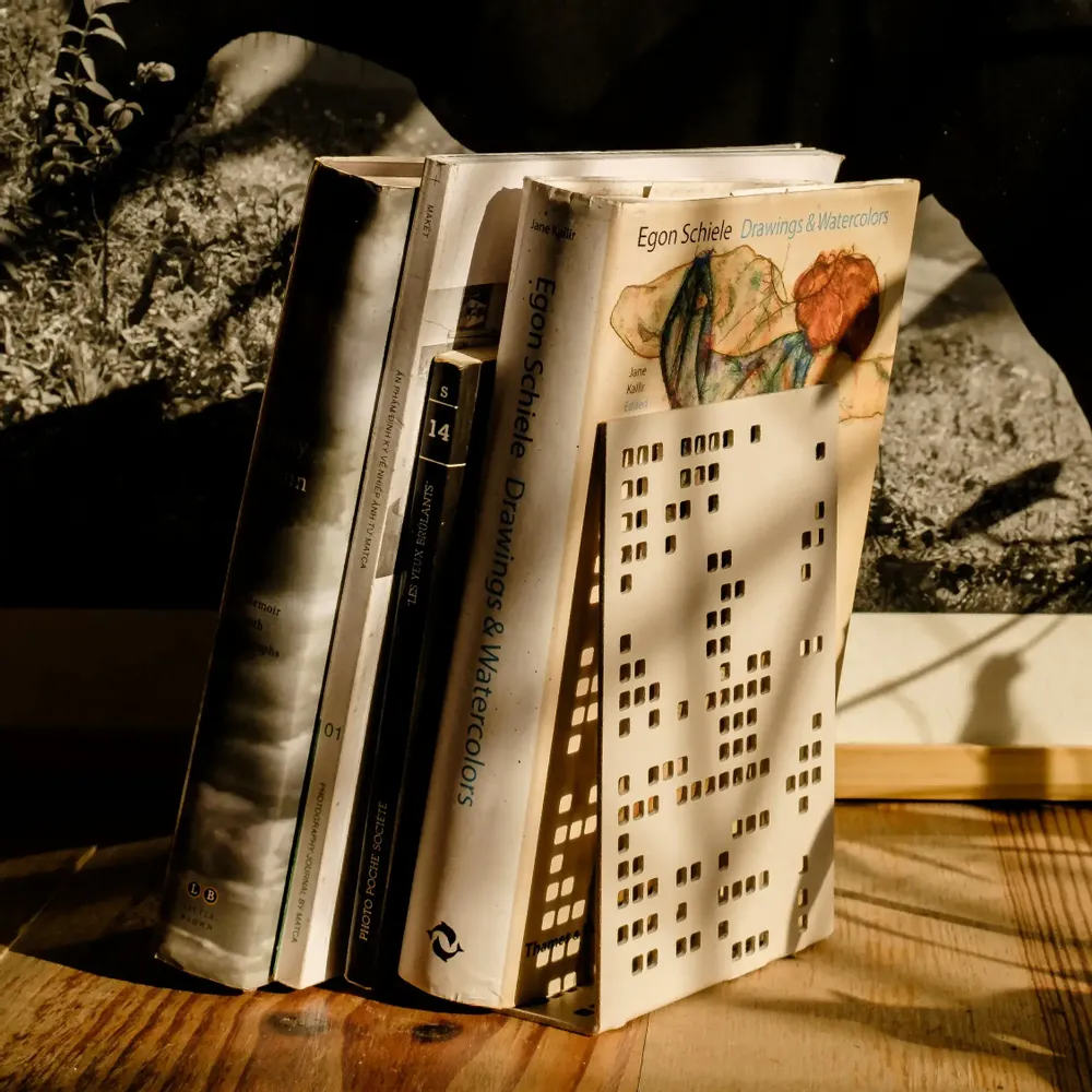 Design objects - DIEM book-end - BANG