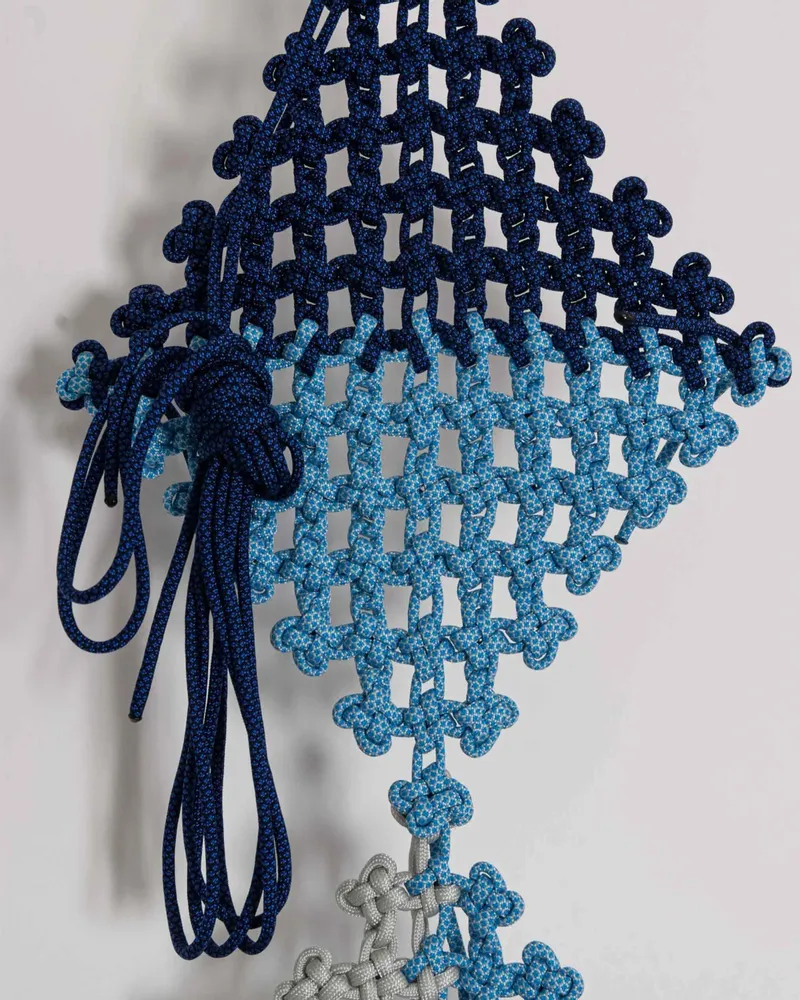 Accessoires de déco extérieure - Mobile MASK suspendu • déco intérieur extérieur • cordes textile - SARAH ALOISI PARIS