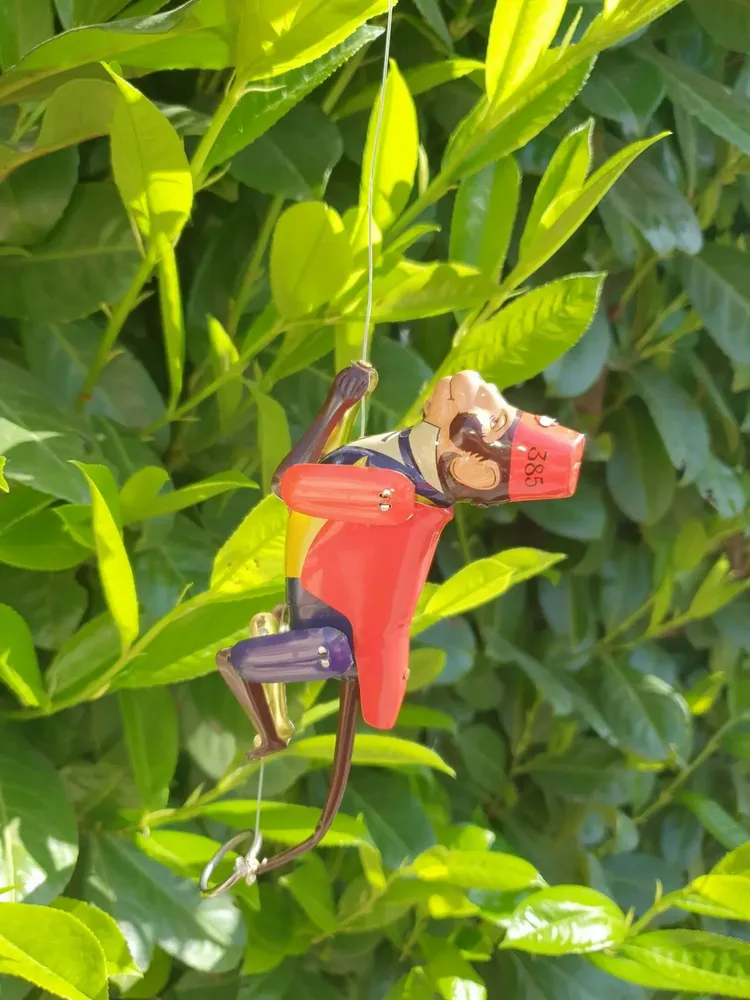 Toys - Curt, the climbing monkey - BLECHFABRIK