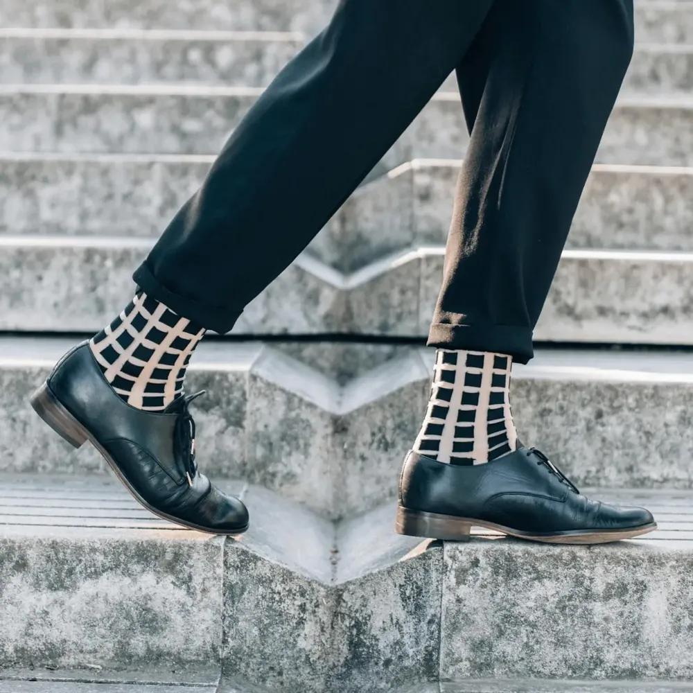 Cadeaux - Ginza Black 36-38 : chaussettes transparentes architecturales - ATELIER ST EUSTACHE