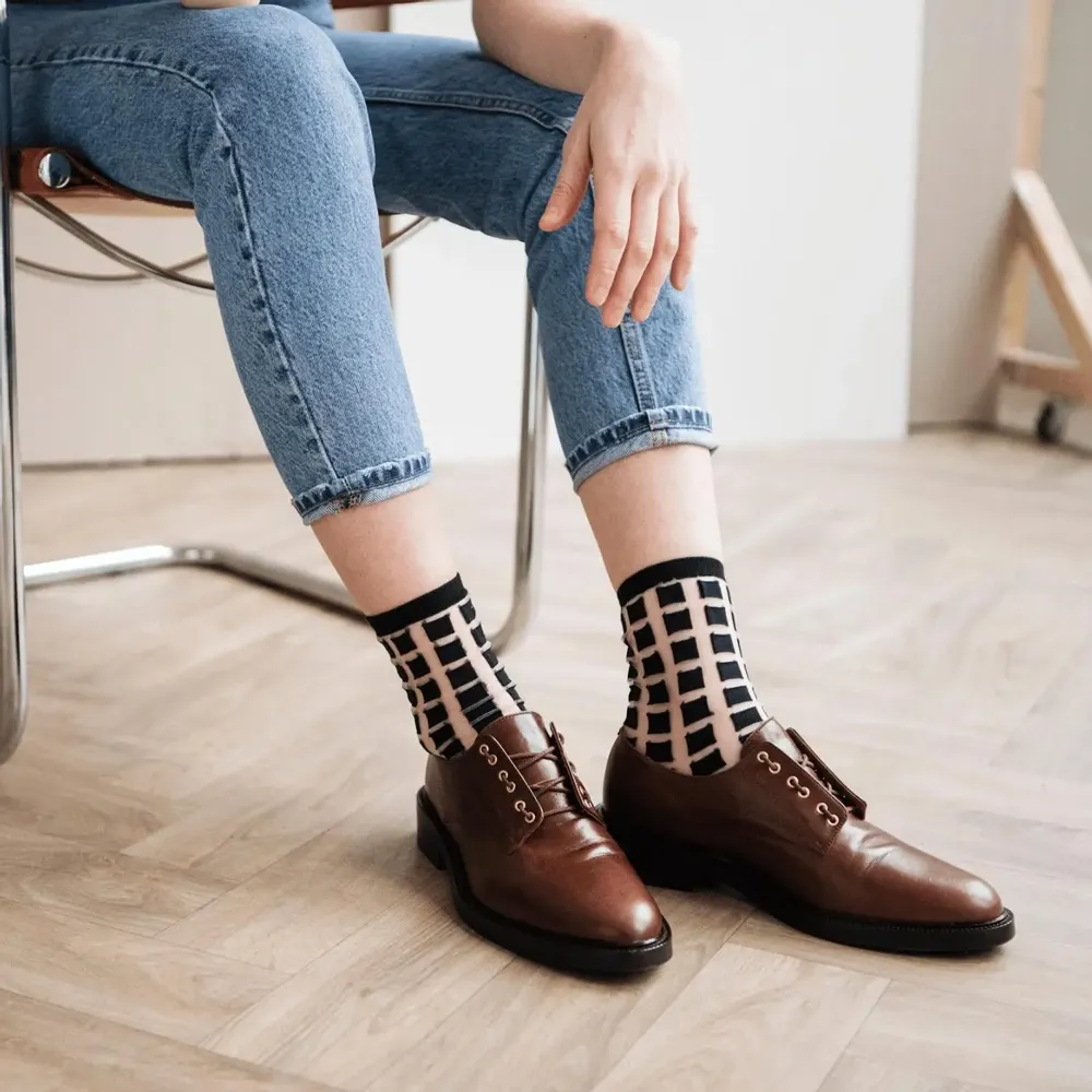 Cadeaux - Ginza Black 36-38 : chaussettes transparentes architecturales - ATELIER ST EUSTACHE