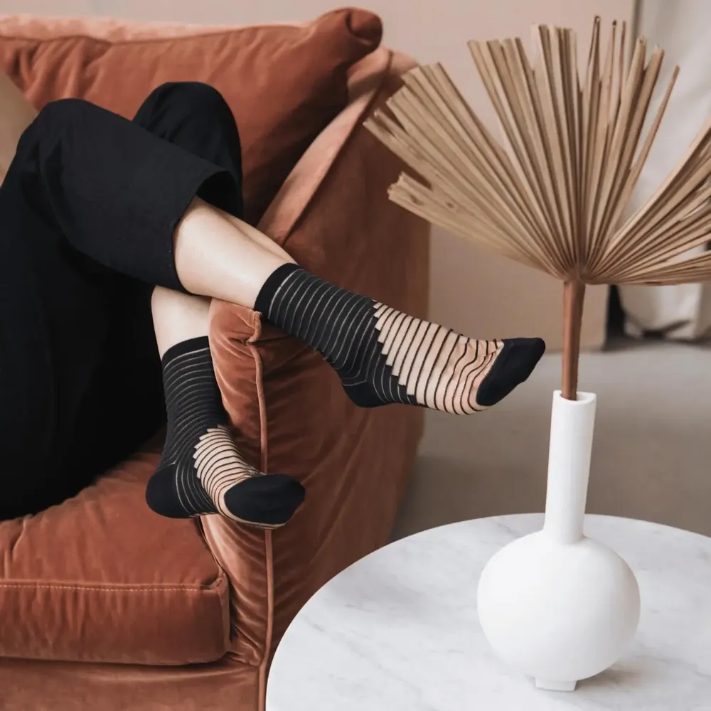 Cadeaux - Shibuya Black 36-38 : chaussettes transparentes architecturales - ATELIER ST EUSTACHE