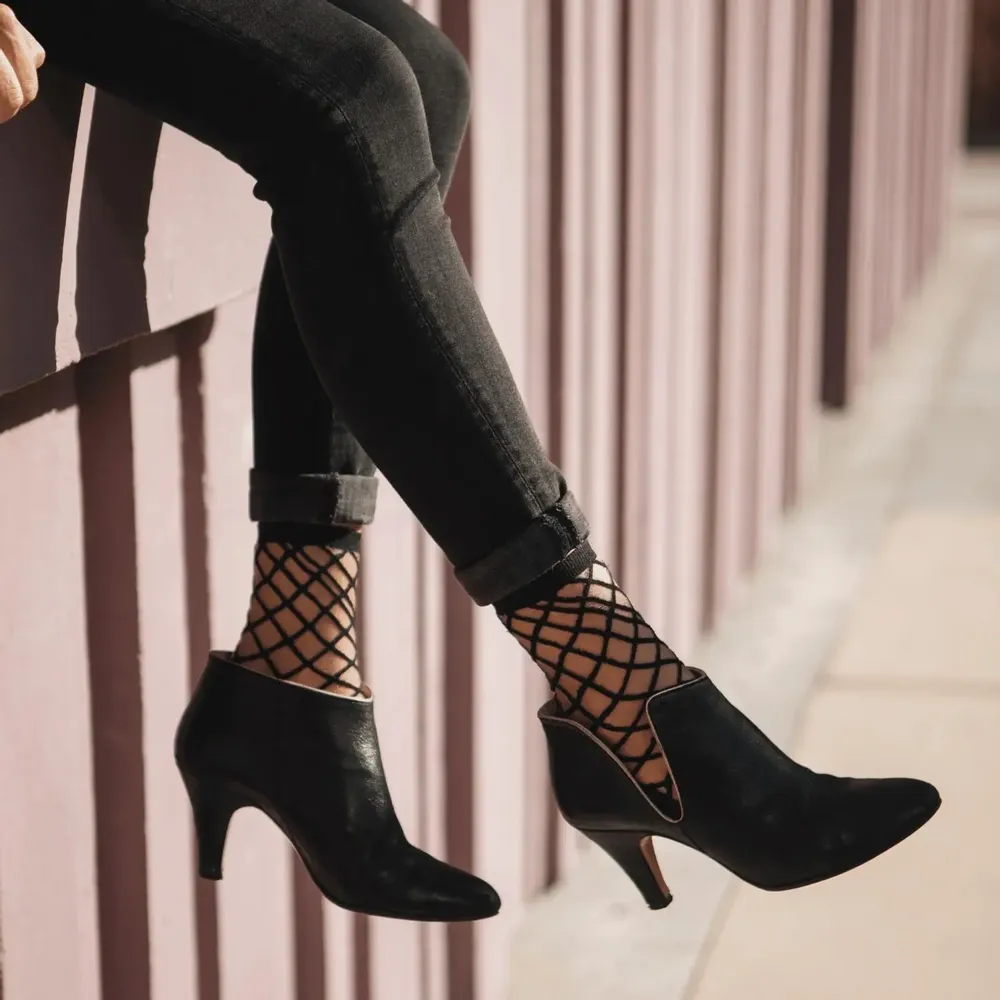 Cadeaux - Brooklyn Bridge Black 39-41 : chaussettes transparentes résille - ATELIER ST EUSTACHE