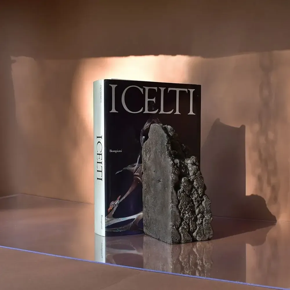 Sculptures, statuettes and miniatures - Catharsis Bookends – Set of Two Stone Sculptures, Ash Black - COKI