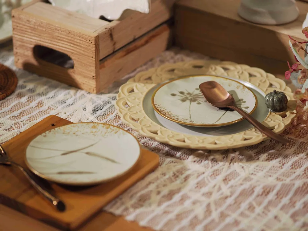 Assiettes au quotidien - Toile de Jouy - SAPOTA LTD.