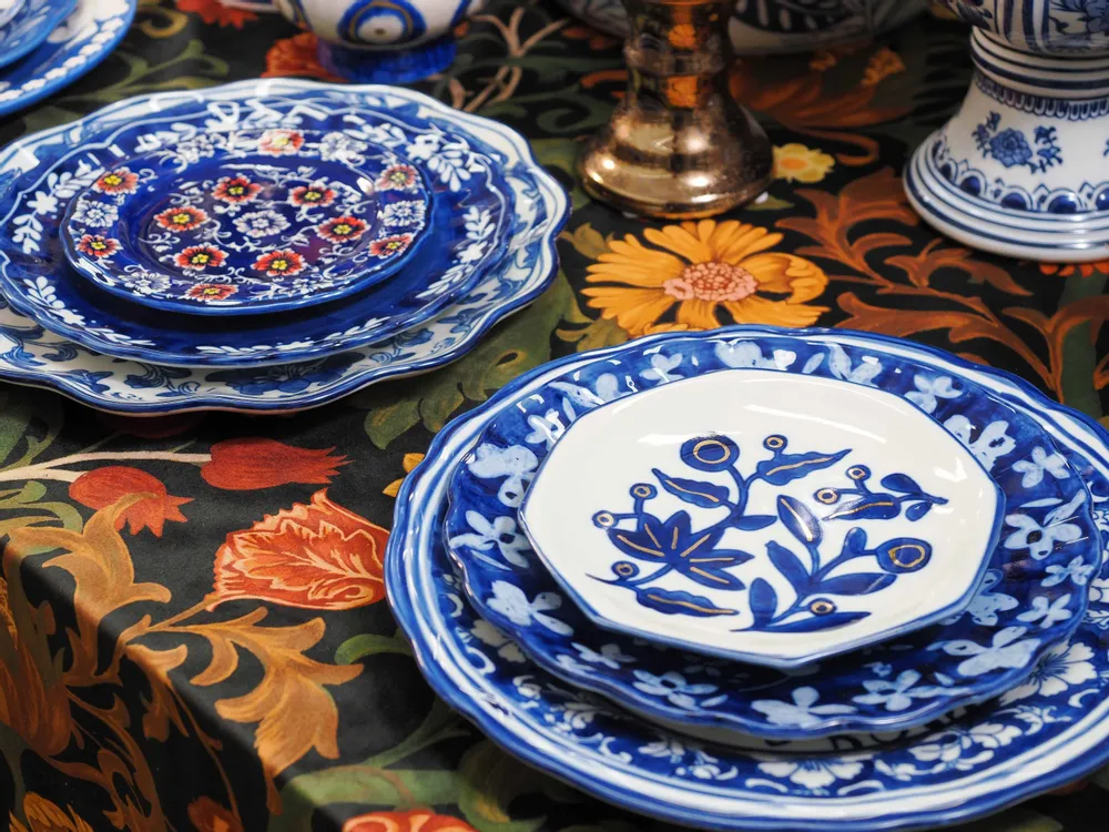 Everyday plates - China meets Dutch blue porcelain - SAPOTA LTD.