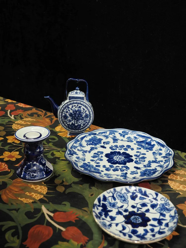 Everyday plates - China meets Dutch blue porcelain - SAPOTA LTD.