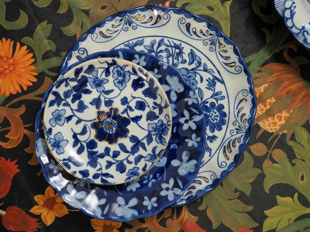 Everyday plates - China meets Dutch blue porcelain - SAPOTA LTD.